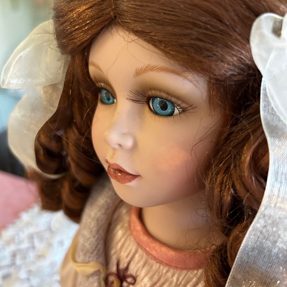 This is Phoebe! She is one of my first dolls of my collection. - Picture 7 of 7